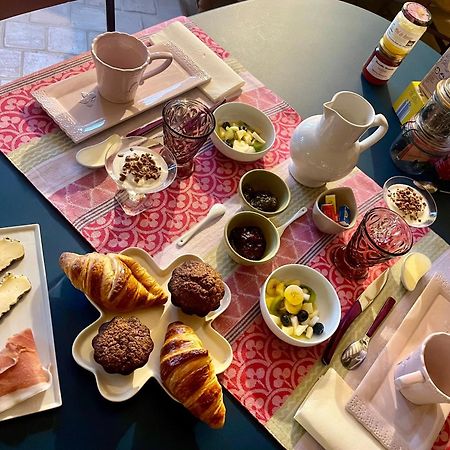 Le P'Tit Nid De Gabriel Bed and Breakfast Les Touches-de-Périgny Εξωτερικό φωτογραφία
