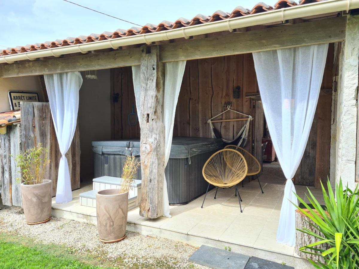 Le P'Tit Nid De Gabriel Bed and Breakfast Les Touches-de-Périgny Εξωτερικό φωτογραφία