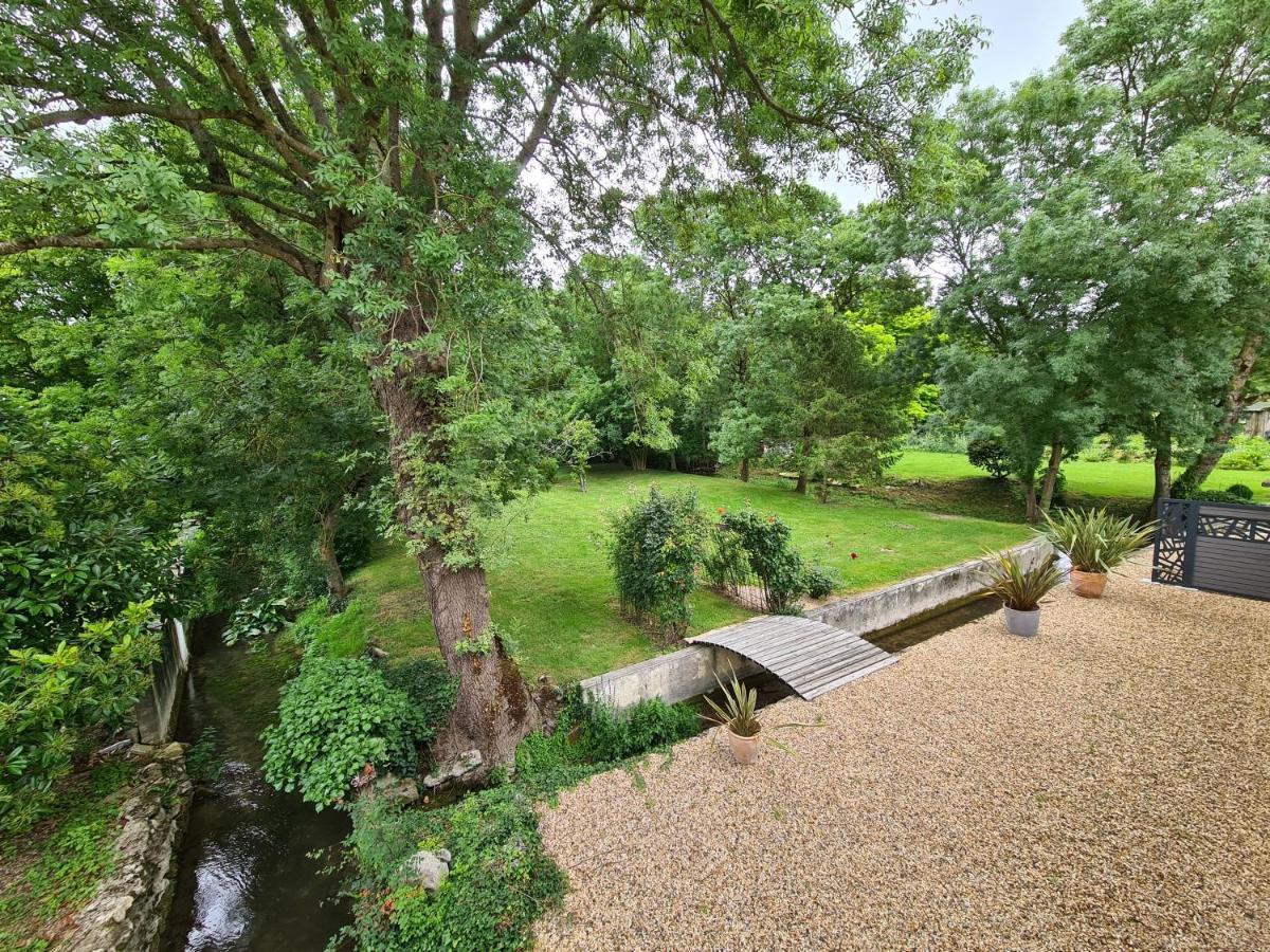 Le P'Tit Nid De Gabriel Bed and Breakfast Les Touches-de-Périgny Εξωτερικό φωτογραφία