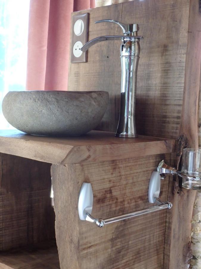 Le P'Tit Nid De Gabriel Bed and Breakfast Les Touches-de-Périgny Εξωτερικό φωτογραφία