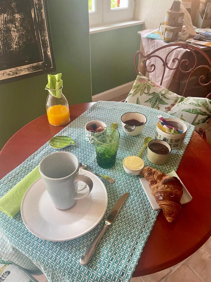 Le P'Tit Nid De Gabriel Bed and Breakfast Les Touches-de-Périgny Εξωτερικό φωτογραφία