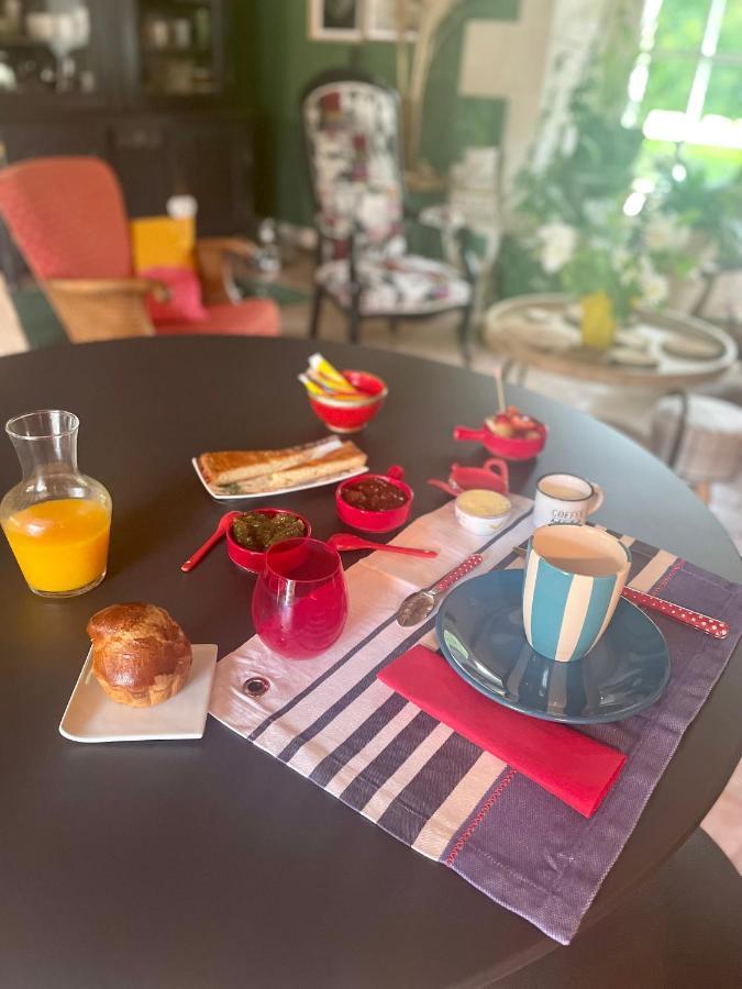 Le P'Tit Nid De Gabriel Bed and Breakfast Les Touches-de-Périgny Εξωτερικό φωτογραφία