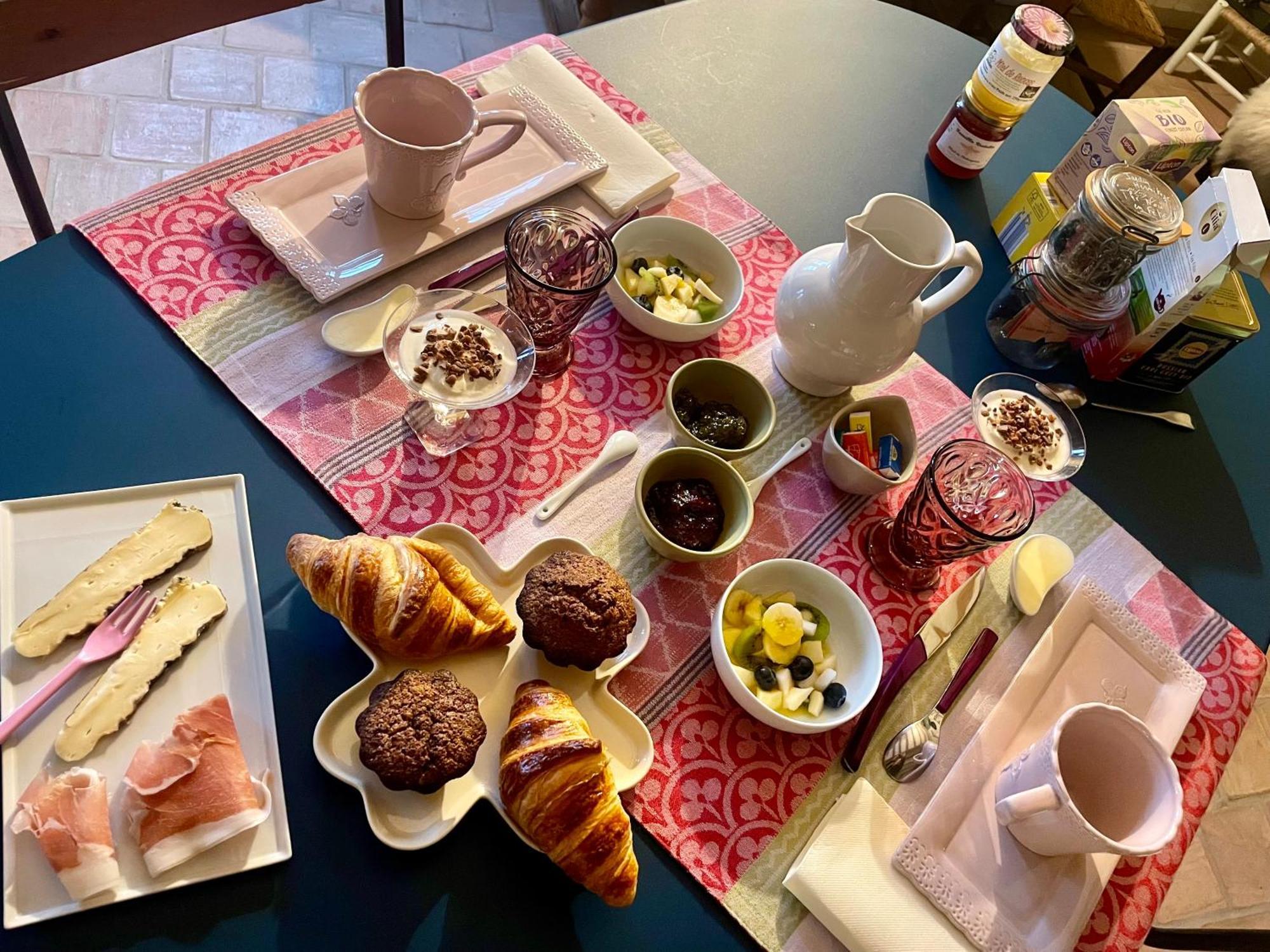 Le P'Tit Nid De Gabriel Bed and Breakfast Les Touches-de-Périgny Εξωτερικό φωτογραφία