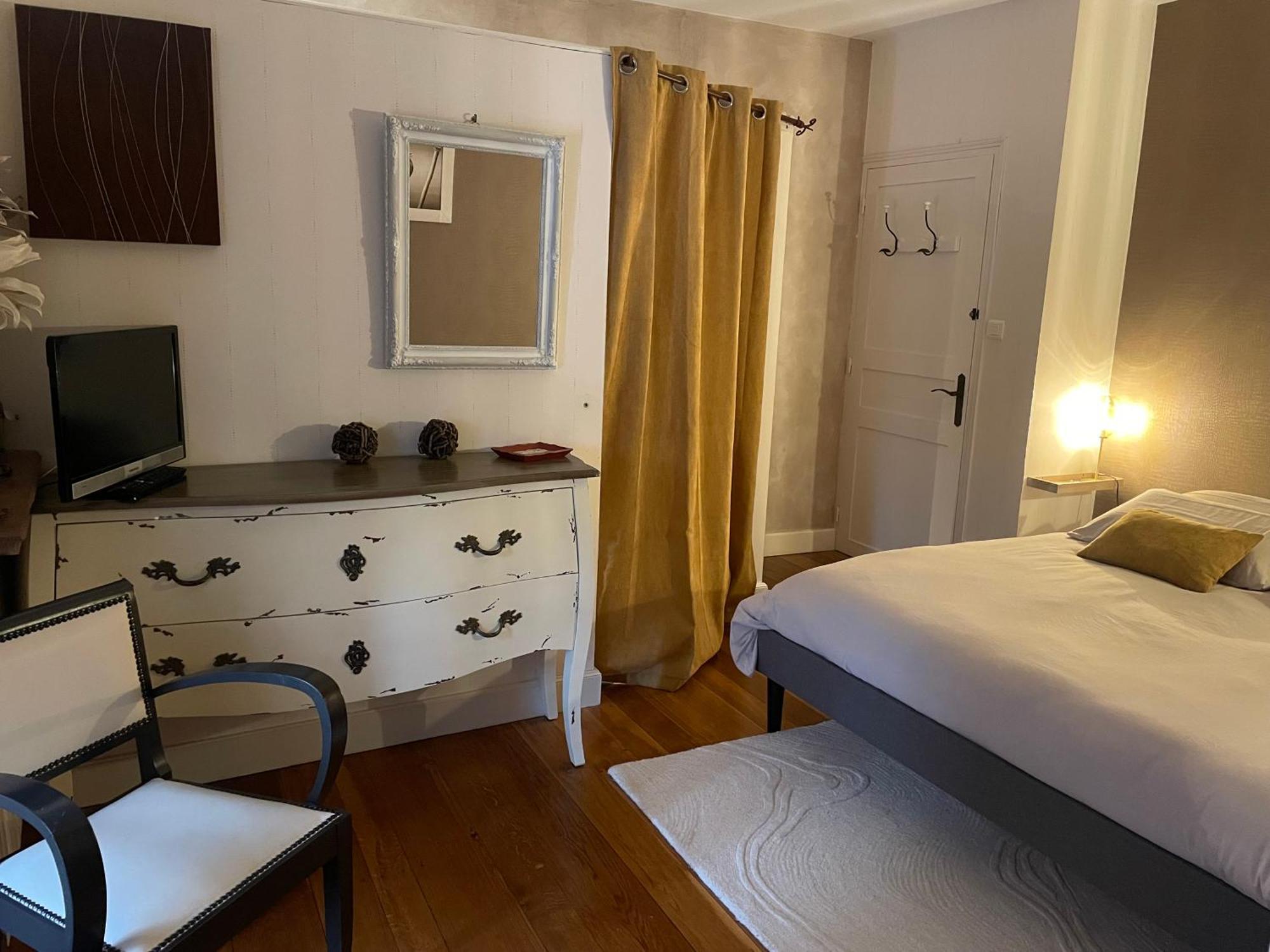 Le P'Tit Nid De Gabriel Bed and Breakfast Les Touches-de-Périgny Εξωτερικό φωτογραφία