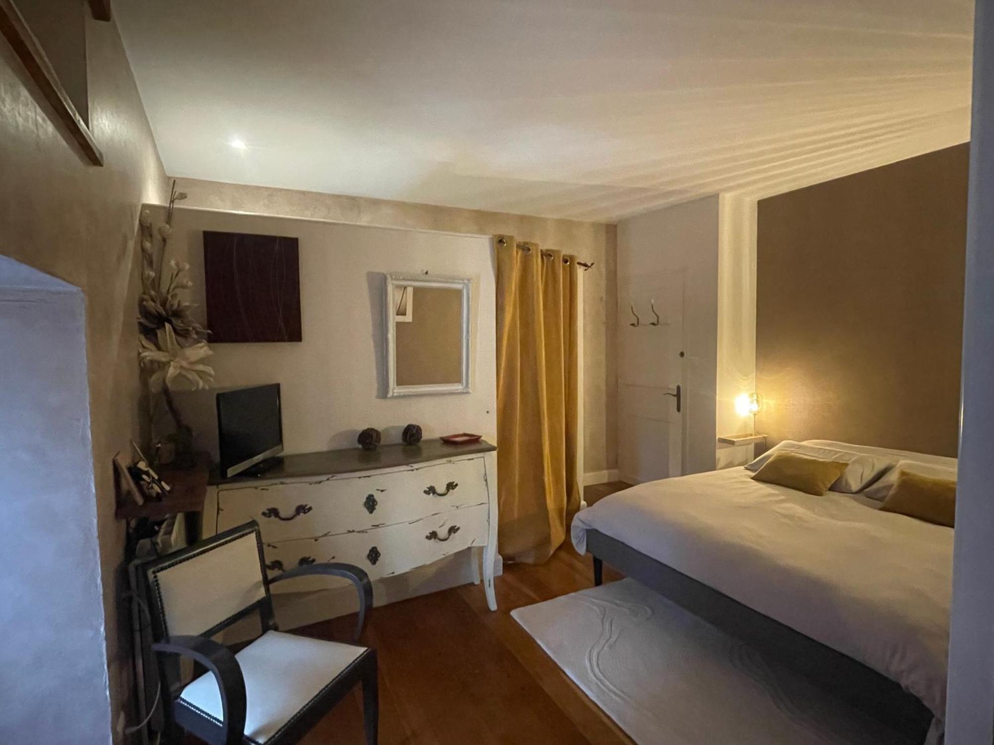 Le P'Tit Nid De Gabriel Bed and Breakfast Les Touches-de-Périgny Εξωτερικό φωτογραφία