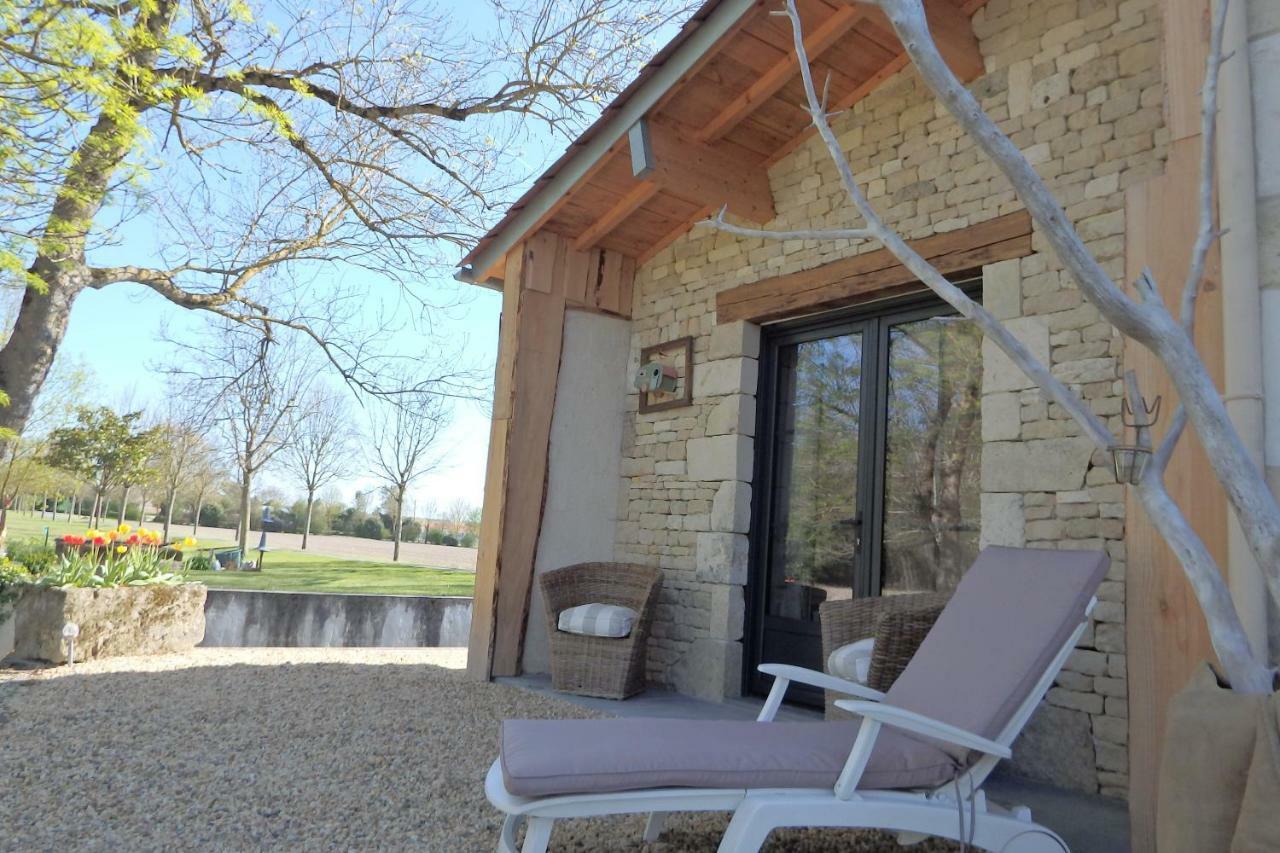 Le P'Tit Nid De Gabriel Bed and Breakfast Les Touches-de-Périgny Εξωτερικό φωτογραφία