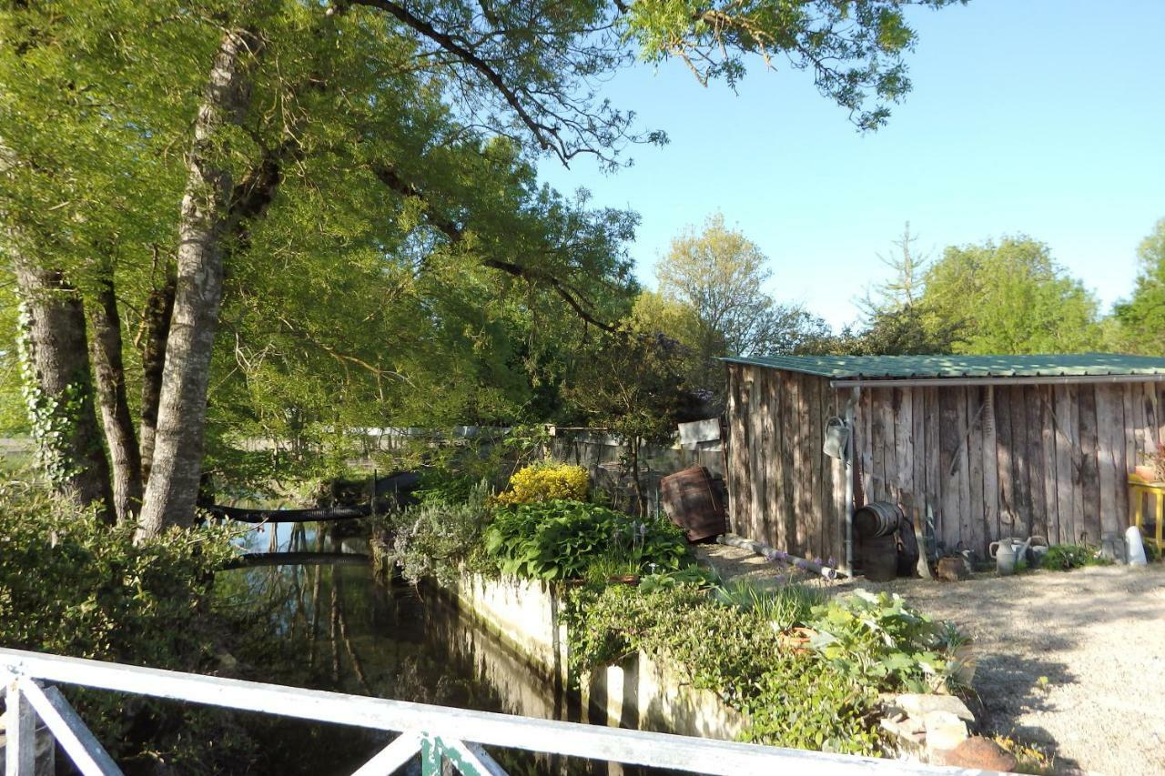 Le P'Tit Nid De Gabriel Bed and Breakfast Les Touches-de-Périgny Εξωτερικό φωτογραφία