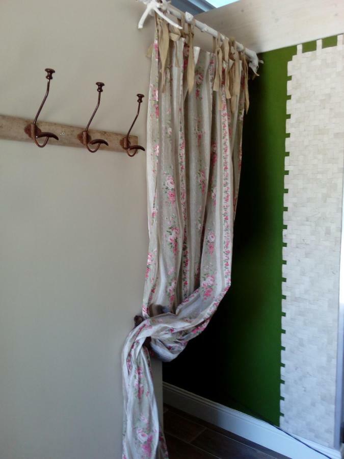 Le P'Tit Nid De Gabriel Bed and Breakfast Les Touches-de-Périgny Εξωτερικό φωτογραφία