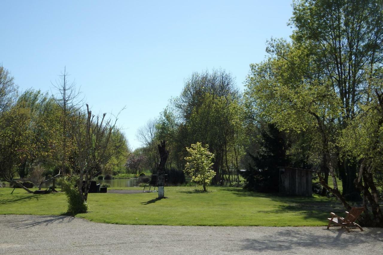 Le P'Tit Nid De Gabriel Bed and Breakfast Les Touches-de-Périgny Εξωτερικό φωτογραφία